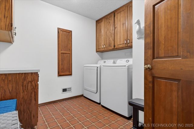 2616 Chapel Hill, Bartlesville, OK 74006