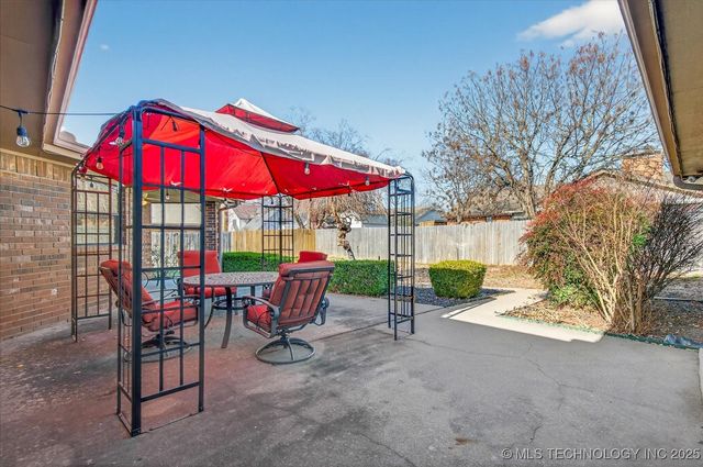 2616 Chapel Hill, Bartlesville, OK 74006