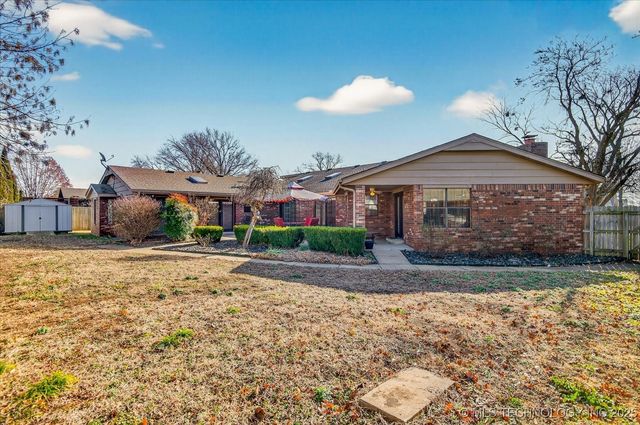 2616 Chapel Hill, Bartlesville, OK 74006