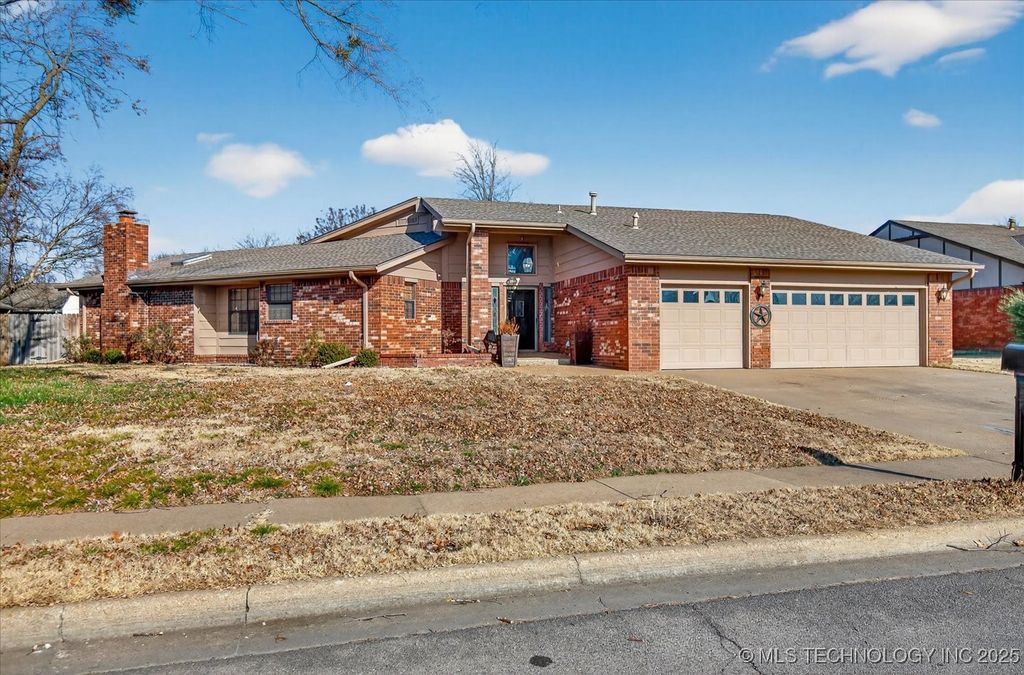 2616 Chapel Hill, Bartlesville, OK 74006