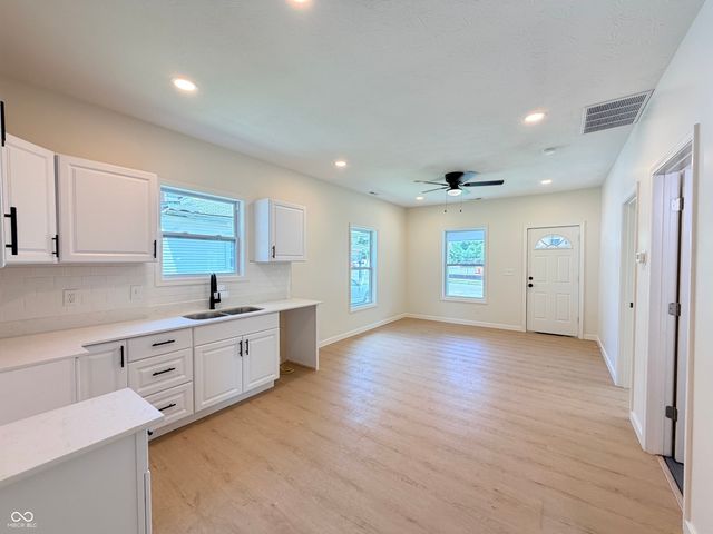 1824 N Parker Avenue, Indianapolis, IN 46218