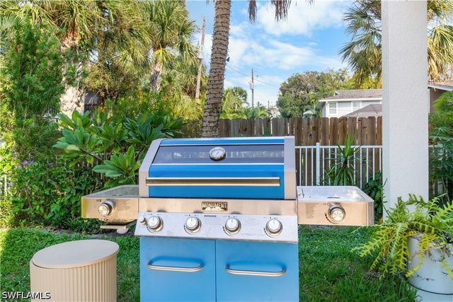 719 Park AVE, Naples, FL 34110
