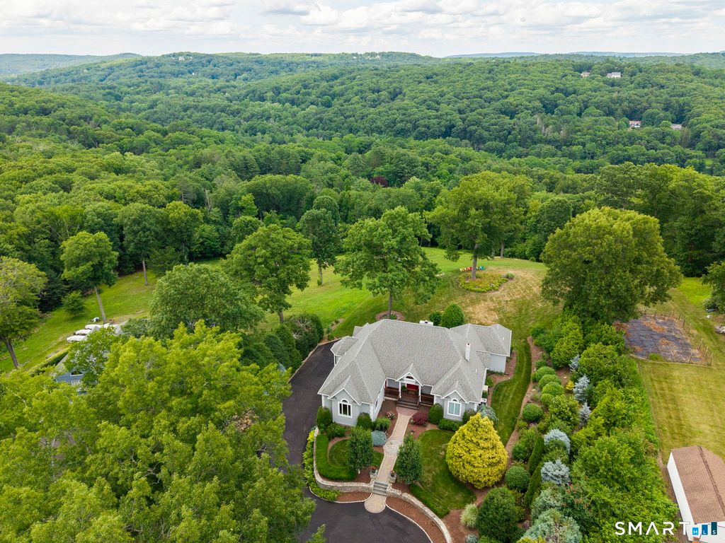 30 Daniel Trace, Burlington, CT 06013