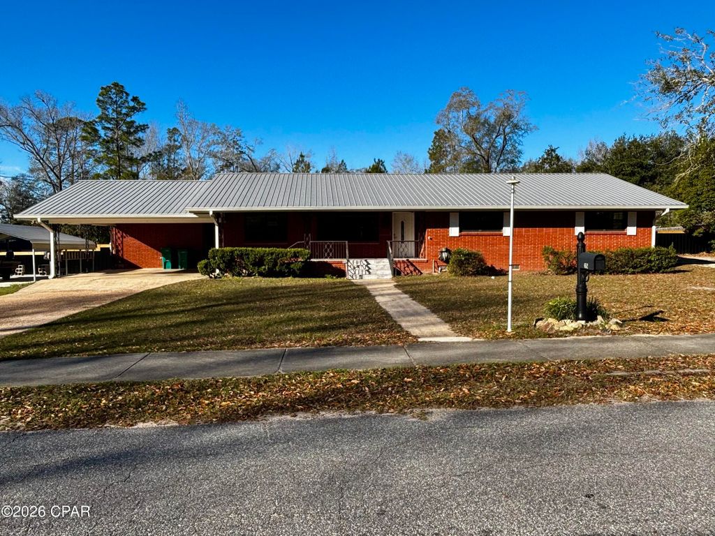 652 N 2nd Street, Chipley, FL 32428