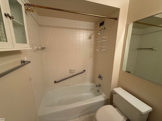 5000 Town Center, Southfield, MI 48075