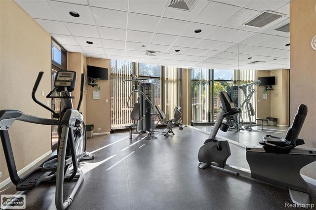 5000 Town Center, Southfield, MI 48075