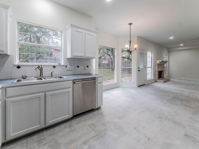 1102 W Park ST, Cedar Park, TX 78613