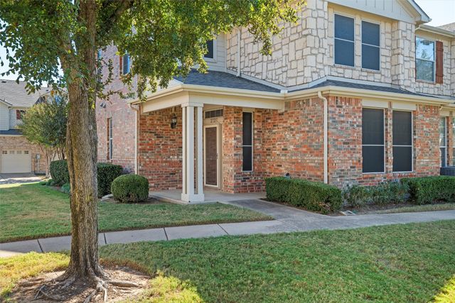 2725 Hyde Park Drive, Grand Prairie, TX 75050