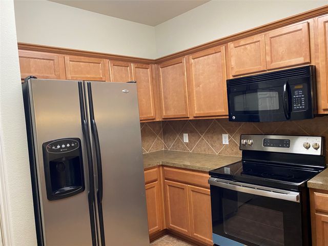 2725 Hyde Park Drive, Grand Prairie, TX 75050