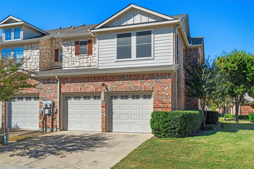 2725 Hyde Park Drive, Grand Prairie, TX 75050