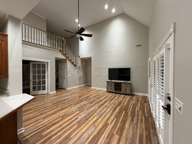 385 Thoroughbred Ln, Hartsville, TN 37074