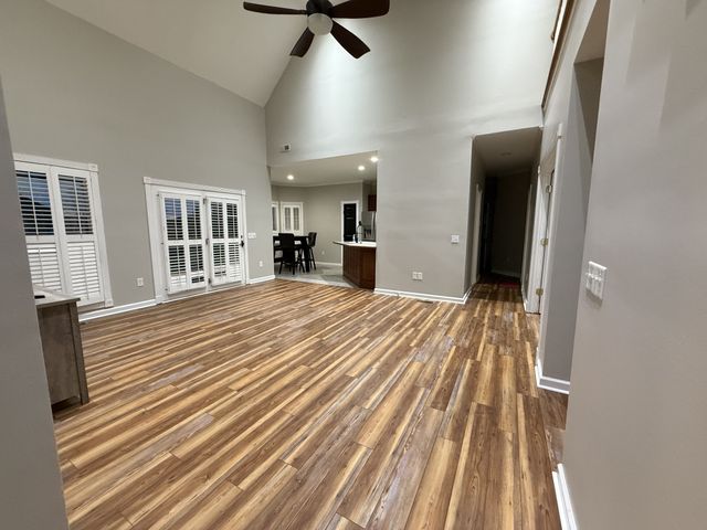 385 Thoroughbred Ln, Hartsville, TN 37074