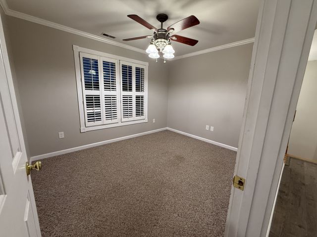 385 Thoroughbred Ln, Hartsville, TN 37074