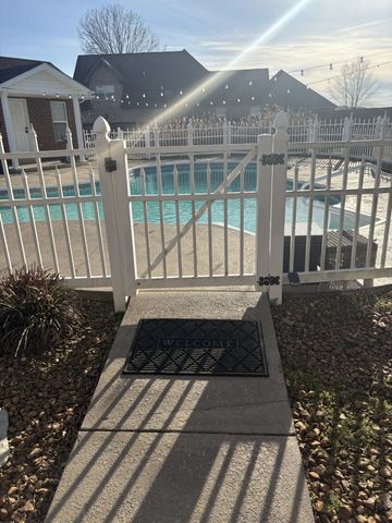 385 Thoroughbred Ln, Hartsville, TN 37074