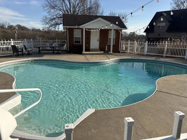 385 Thoroughbred Ln, Hartsville, TN 37074