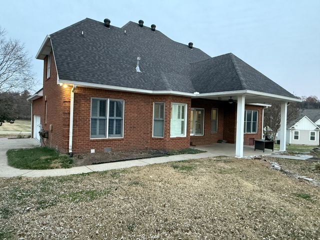 385 Thoroughbred Ln, Hartsville, TN 37074