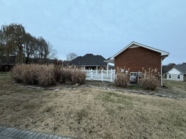 385 Thoroughbred Ln, Hartsville, TN 37074