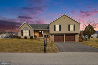 202 BARLEY FIELD CIR, Carlisle, PA 17015