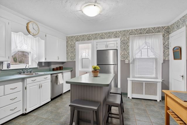 51 Brantwood Rd, Worcester, MA 01602