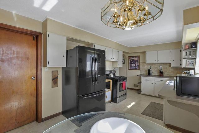 26039 State Route 180, Rockbridge, OH 43149