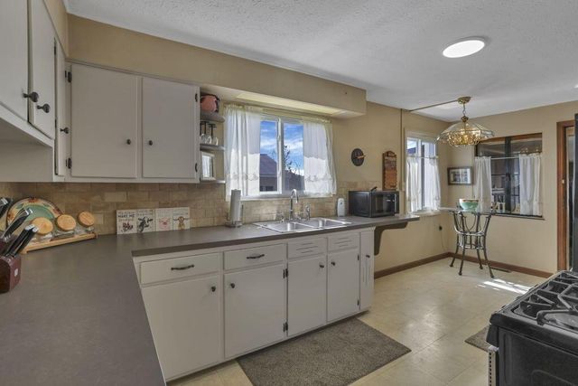 26039 State Route 180, Rockbridge, OH 43149