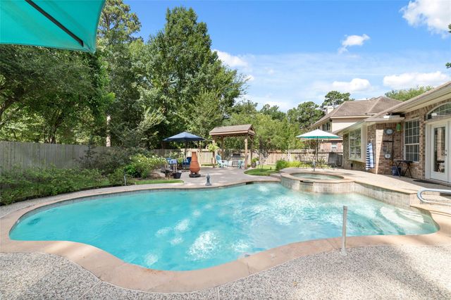 127 Hawknest Court, The Woodlands, TX 77384