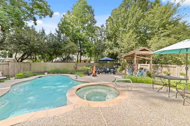 127 Hawknest Court, The Woodlands, TX 77384