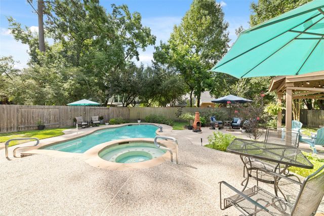127 Hawknest Court, The Woodlands, TX 77384