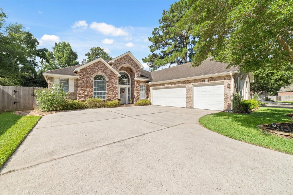 127 Hawknest Court, The Woodlands, TX 77384