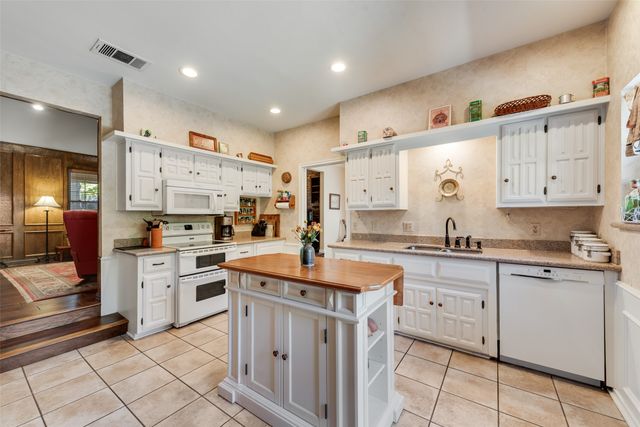 1719 Autumn Lane, Arlington, TX 76012