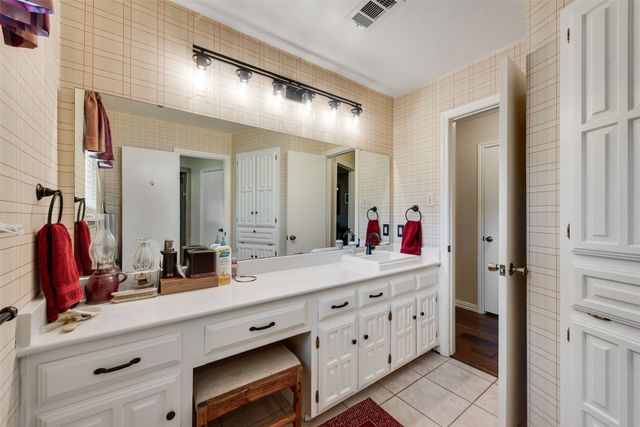 1719 Autumn Lane, Arlington, TX 76012