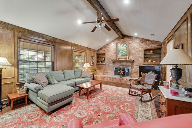 1719 Autumn Lane, Arlington, TX 76012