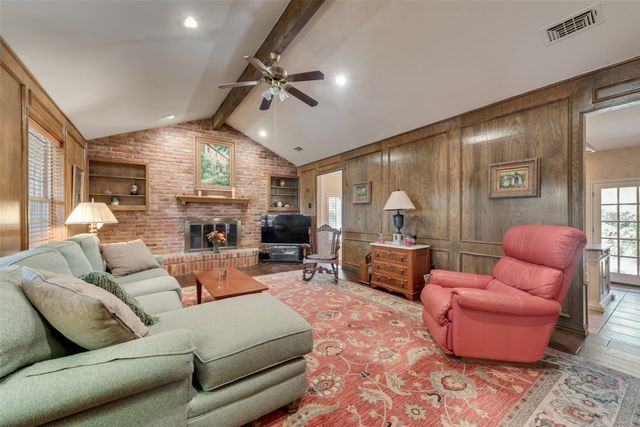 1719 Autumn Lane, Arlington, TX 76012