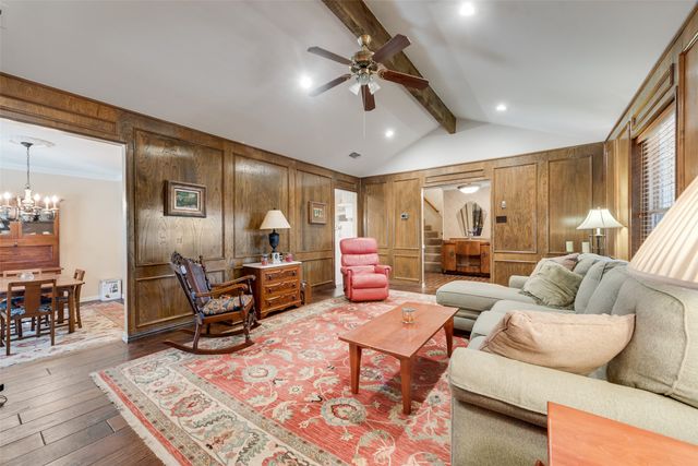 1719 Autumn Lane, Arlington, TX 76012