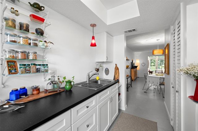 300 CLYDE LANE 106, Dunedin, FL 34698