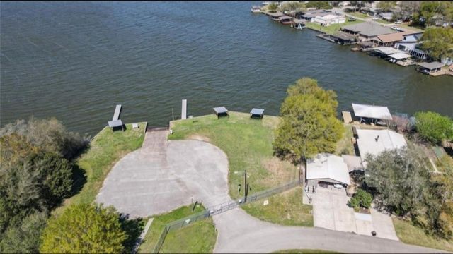 13126 S Lee Shore Drive, Willis, TX 77318