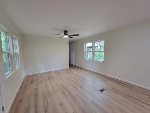 13126 S Lee Shore Drive, Willis, TX 77318