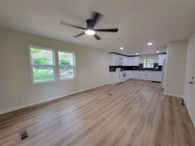 13126 S Lee Shore Drive, Willis, TX 77318