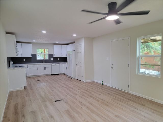 13126 S Lee Shore Drive, Willis, TX 77318