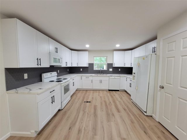 13126 S Lee Shore Drive, Willis, TX 77318