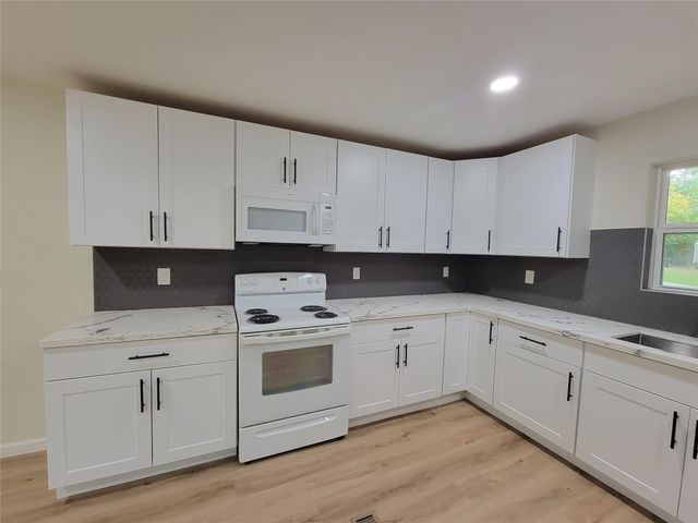 13126 S Lee Shore Drive, Willis, TX 77318