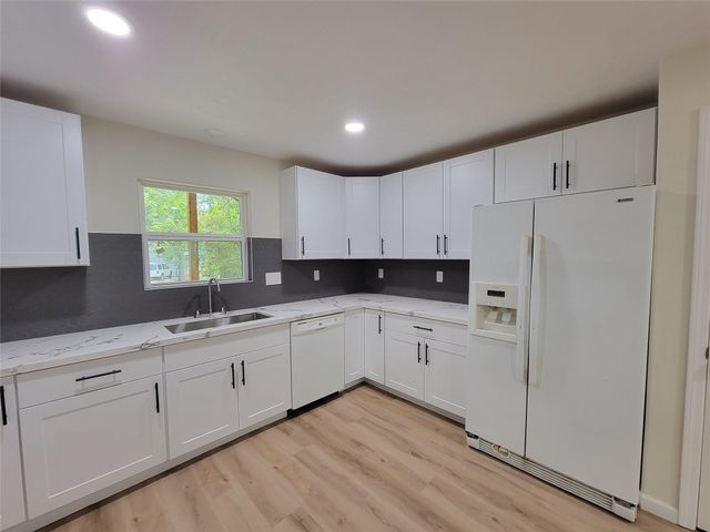 13126 S Lee Shore Drive, Willis, TX 77318