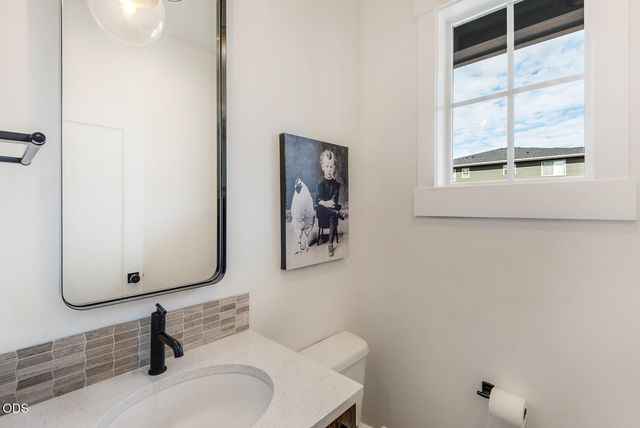 20449 Aberdeen Drive, Bend, OR 97702