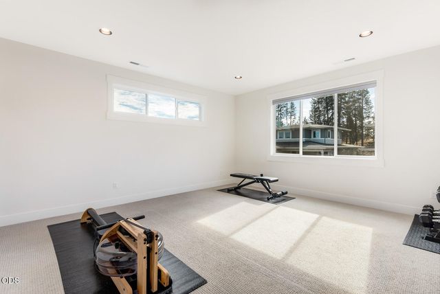 20449 Aberdeen Drive, Bend, OR 97702