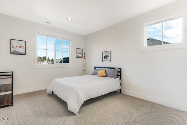 20449 Aberdeen Drive, Bend, OR 97702