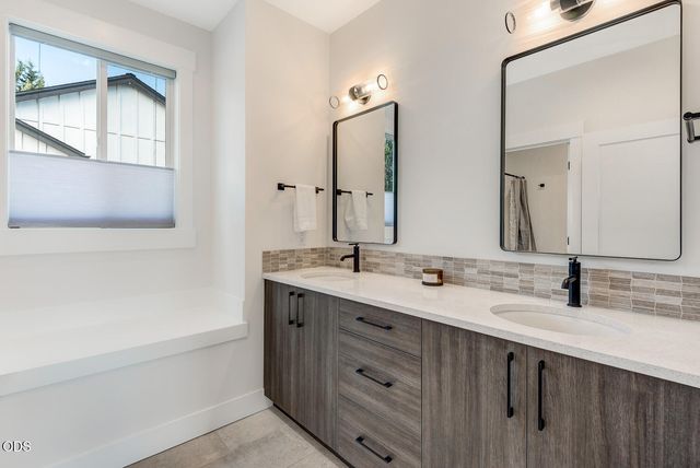 20449 Aberdeen Drive, Bend, OR 97702