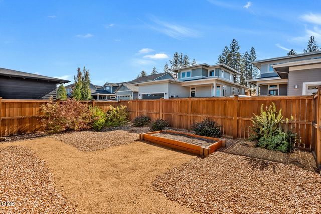 20449 Aberdeen Drive, Bend, OR 97702