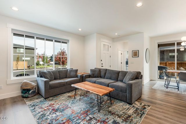 20449 Aberdeen Drive, Bend, OR 97702