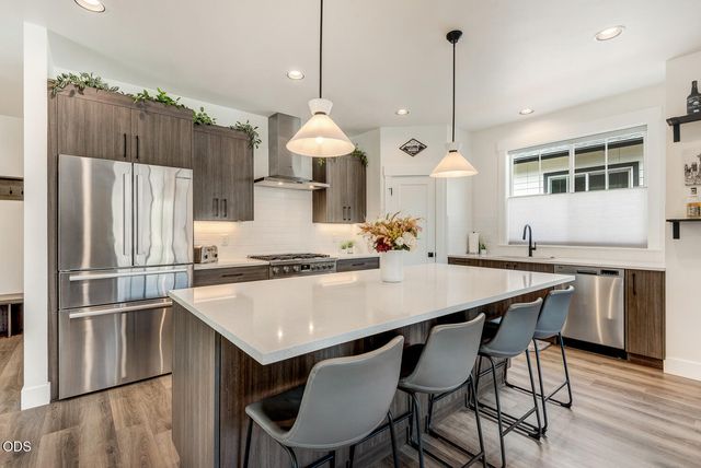 20449 Aberdeen Drive, Bend, OR 97702