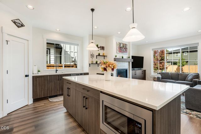 20449 Aberdeen Drive, Bend, OR 97702
